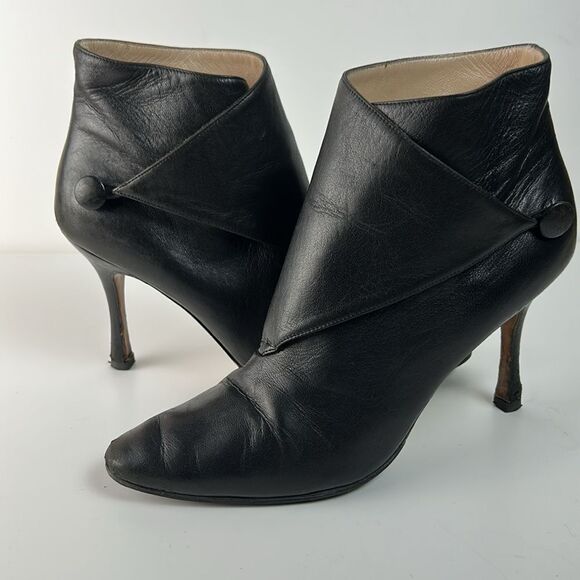 leather MANOLO BLAHNIK DIAZ BLACK ELEGANT BUTTON ANKLE BOOTS 
38I LOVE SHOES - Picture 1 of 14